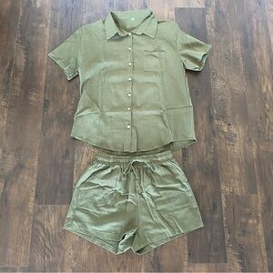 Women’s medium green two piece set NEW